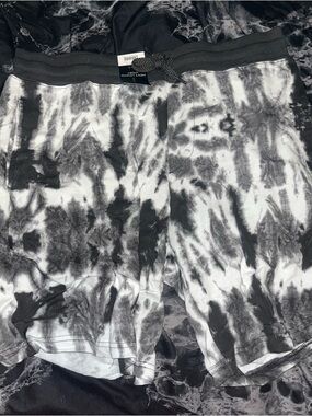 No boundaries Tie-Dye Black & White Lounge Shorts size medium nwt